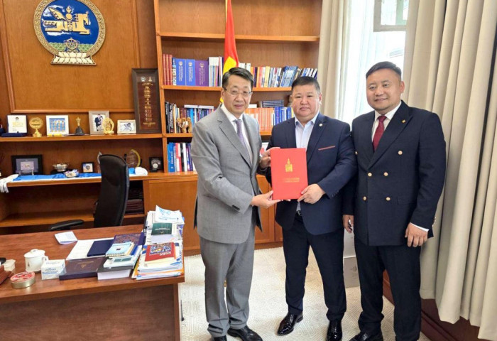 “Шүүхийн шийдвэр гүйцэтгэх байгууллагын алба хаагчдад мэргэшлийн зэрэг, зэргийн нэмэгдэл олгох тухай” Монгол Улсын засгийн газрын 266 дугаар тогтоолыг гардан авлаа