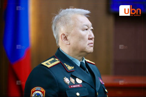 “Олон аавын хүүхдүүдийг “Эр хүн, эх орны хүү болоосой“ гэж хүсдэг учраас дүрмийн бус харьцааг хүлээн зөвшөөрдөггүй“