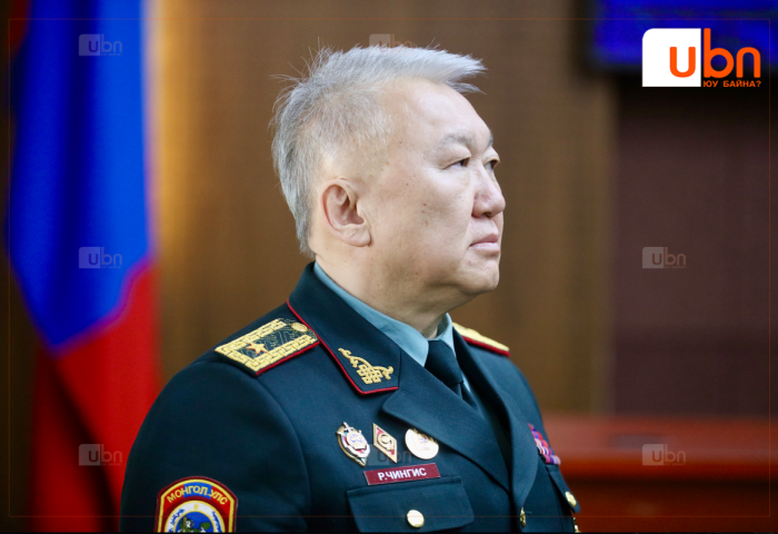 “Олон аавын хүүхдүүдийг “Эр хүн, эх орны хүү болоосой“ гэж хүсдэг учраас дүрмийн бус харьцааг хүлээн зөвшөөрдөггүй“