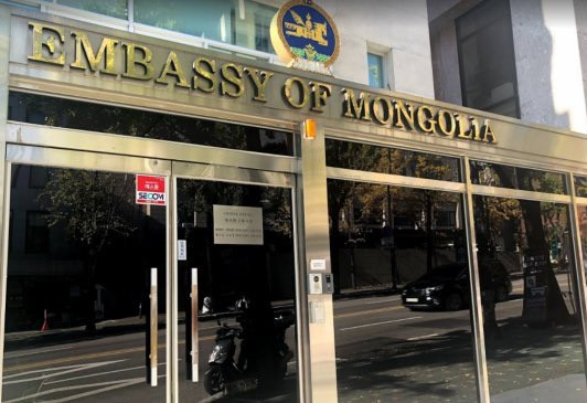 Монгол Улсаас БНСУ-д суух Элчин сайдын яамны жолооч согтуугаар машин жолоодож 3 машин мөргөсөн талаар Солонгосын хэвлэлүүд мэдээлж эхэллээ