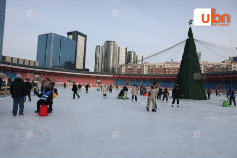 Төв цэнгэлдэх хүрээлэнд цана, чарга, канкигаар гулгах боломжтой болжээ