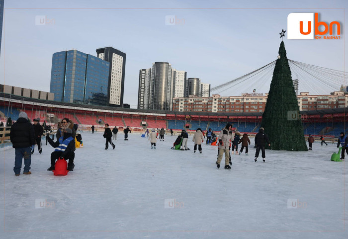 ФОТО: Төв цэнгэлдэх хүрээлэнд цана, чарга, канкигаар гулгах боломжтой болжээ