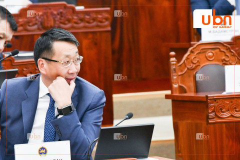 Л.Энх-Амгалан: Цүнх баригчдын төрд орох гээд шунаад байдгийн шалтгаан нь гарын үсэгний л дон шүү дээ