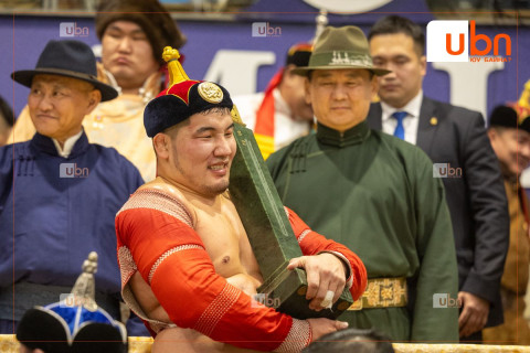 ФОТО: Улсын арслан Б.Орхонбаяр хоёр дахь удаагаа Ерөнхийлөгчийн цом гардлаа