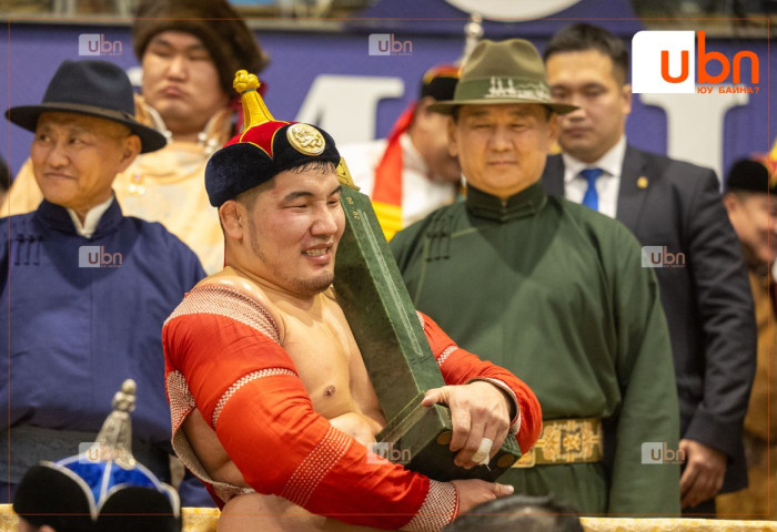 ФОТО: Улсын арслан Б.Орхонбаяр хоёр дахь удаагаа Ерөнхийлөгчийн цом гардлаа