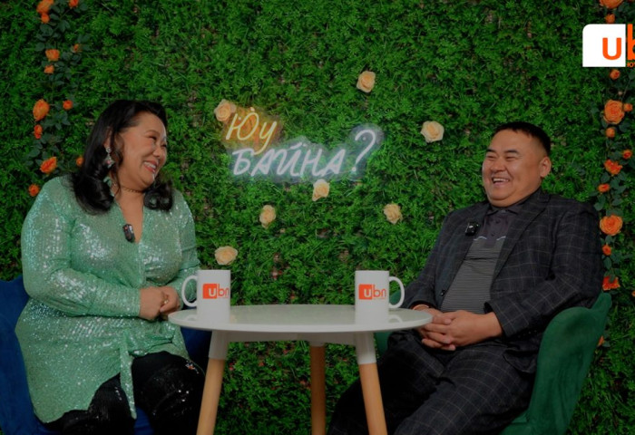 ЭЕРЭГ: Инээдээр биесээ чимж, хайр түгээдэг хос Э.БАТБААТАР, Т.ЛХАГВАДУЛАМ