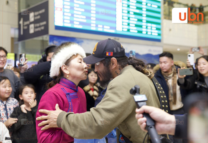Б.Энх-Оргил: Миний ээж намайг тэмцээнд явмаар байна гэхэд л цалингийн зээл аваад өгчихдөг байсан