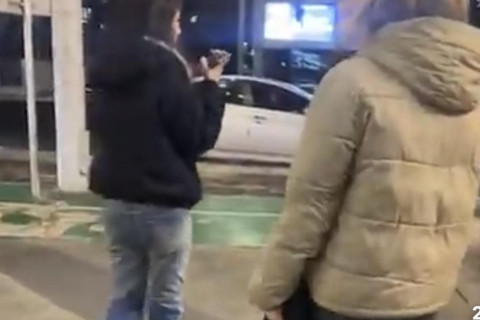 Нэгнээ “Алуурчин“ гэж дуудаж зодолдсон охидыг цагдаагийн байгууллагаас шалгаж эхэлжээ