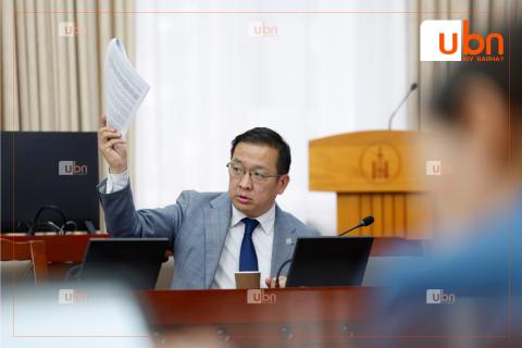 Б.Бат-Эрдэнэ: Тэмээ судлах гээд орон нутгийн өмчит компани байгуулсан байна