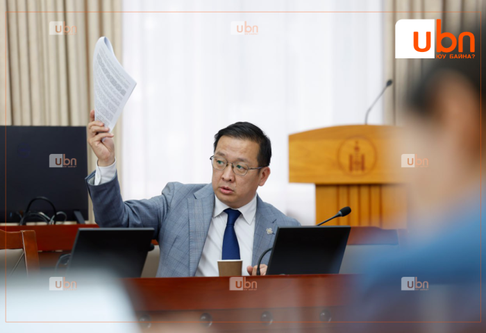 Б.Бат-Эрдэнэ: Тэмээ судлах гээд орон нутгийн өмчит компани байгуулсан байна