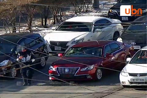 Автомашины улсын дугааргүй хөдөлгөөнд оролцсон зөрчлийг камераар илрүүлж, 25 мянган төгрөгөөр торгож байна