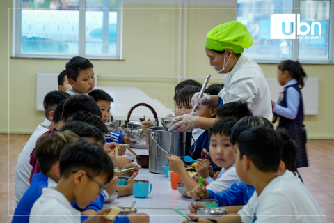 Нийслэлийн 1-5 дугаар ангийн 189 мянган сурагчид долоо хоногт нэг удаа сүү өгнө