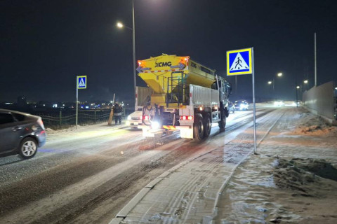 Халтиргаа гулгаа үүсэхээс сэргийлж, 9.5 тонн давс, 32.5 тонн бодис цацжээ