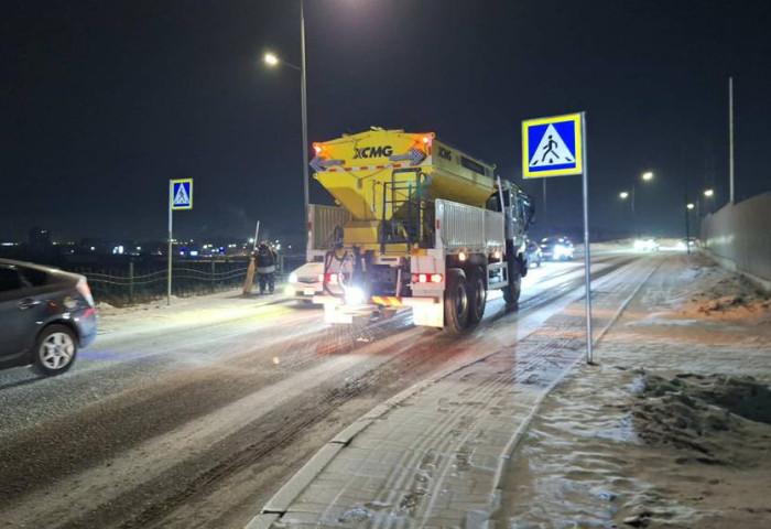 Халтиргаа гулгаа үүсэхээс сэргийлж, 9.5 тонн давс, 32.5 тонн бодис цацжээ