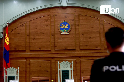 Бусадтай бүлэглэн, эзэмшиж байсан тээврийн хэрэгслийг нь авахаар заналхийлсэн хэргийг шүүхэд шилжүүллээ