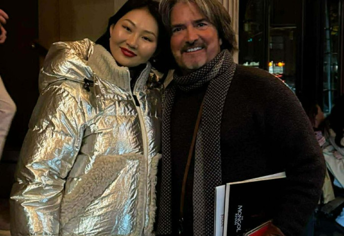 “Хангайн Бор“ киноны зохиолыг Холливудын алдарт зохиолч Жон Фуско өөрийн хүү Жиованни Фускогийн хамтаар бичиж байна