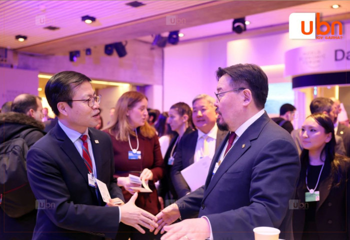 Ерөнхий сайд Г.Занданшатар, БНСУ-ын Худалдааны сайд  Ё Хан Гү нар Давос хотноо уулзаж, цаашид байнга холбоотой байж, идэвхтэй хамтран ажиллахаар болов