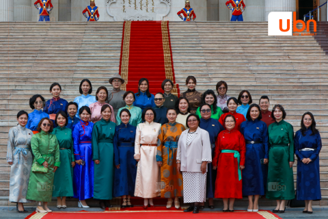 Эмэгтэйчүүдийн нэр дэвших квотыг эргэж харахаар улс төрийн хүрээнд яригдаж байна