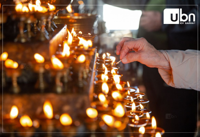 Дүнжингаравын ослоос болж амь насаа алдсан иргэдийн ар гэрийнхэн 18.00 цагт Сүхбаатарын талбайд 1000 зул өргөнө