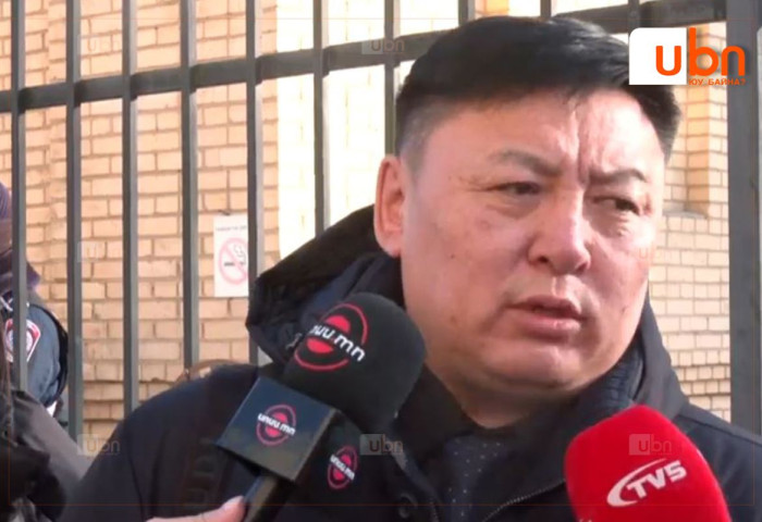 ХОХИРОГЧИЙН ӨМГӨӨЛӨГЧ: Гэм буруугийн хурал завсарлаж, шүүгчид зөвлөлдөх тасалгаа руу орлоо