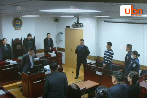 “Хэргийн газраас гурван ширхэг буу, сум, магазин эд мөрийн баримтаар хураагдсан“ талаар шүүгч яллах тогтоолдоо дурджээ