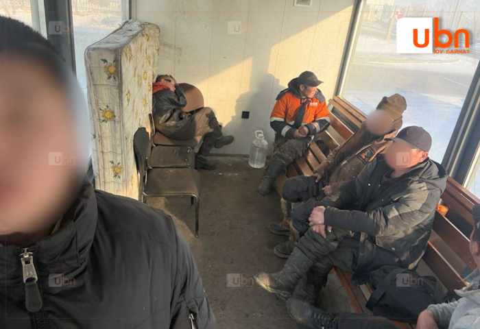 Автобусны буудлын дулаан бүхээгийн хаалгыг эвдэн орж, матрас тавьж хонодог иргэдийн үйлдлийг таслан зогсоожээ