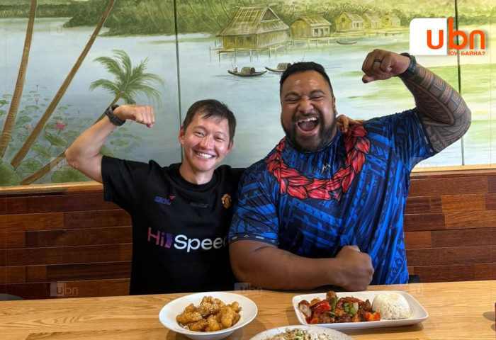 Дугуйгаар аялагч Б.Очирваань Physical Asia шоуны оролцогч Эдди Уилльямстай уулзжээ