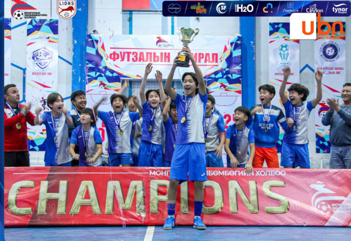 “Дэрэн Жома” баг аваргын цомыг хүртлээ