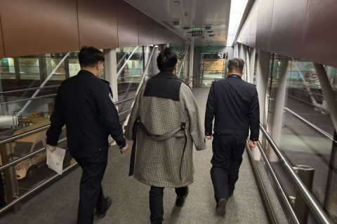 Залилангийн гэмт хэрэг үйлдэж оргон зайлсан БНХАУ-ын иргэнийг МУ-аас гаргаж, өөрийн улсад нь хуяглан хүргэлээ