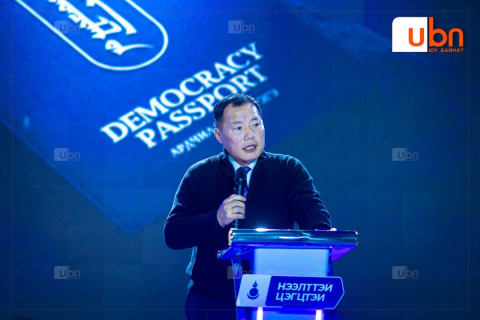 О.Цогтгэрэл: Ардчилсан нам цахим шилжилтийг шилний цаанаас чихэр долоолгож буй мэтээр хийхгүй