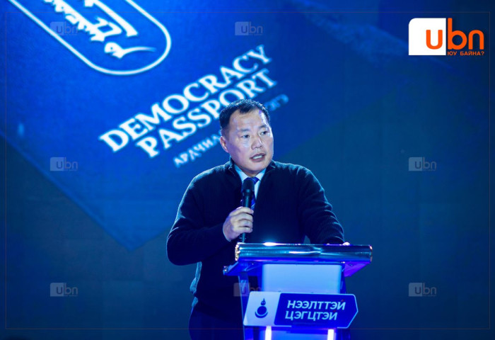 О.Цогтгэрэл: Ардчилсан нам цахим шилжилтийг шилний цаанаас чихэр долоолгож буй мэтээр хийхгүй