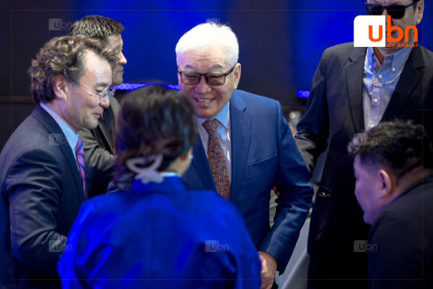 Э.Бат-Үүл: Янз бүрийн дуулиант хэрэг, хулгайд холбогдож байгаагүй намын даргатай байгаа нь манай намын том давуу тал