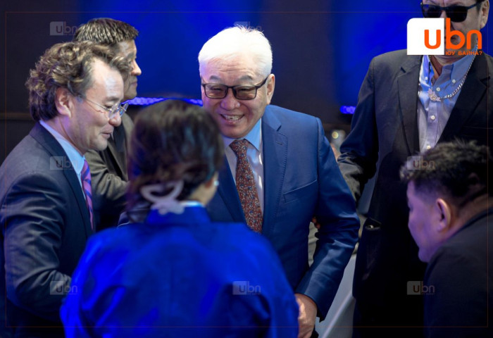 Э.Бат-Үүл: Янз бүрийн дуулиант хэрэг, хулгайд холбогдож байгаагүй намын даргатай байгаа нь манай намын том давуу тал