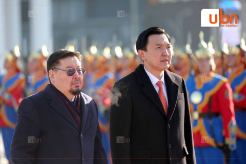 ФОТО: УИХ-ын дарга Н.Учрал, Ерөнхий сайд Г.Занданшатар нар төр, нийгмийн зүтгэлтнүүд Д.Сүхбаатар жанжны хөшөөнд хүндэтгэл үзүүлэв