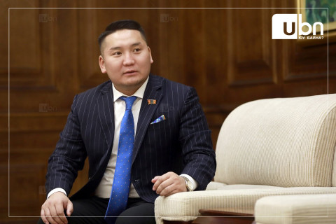 “Авлига хорооллын зориулалтыг өөрчилсөн дарга нарыг илчил. Халуун оронд л хэвтэж байгаа шүү дээ“