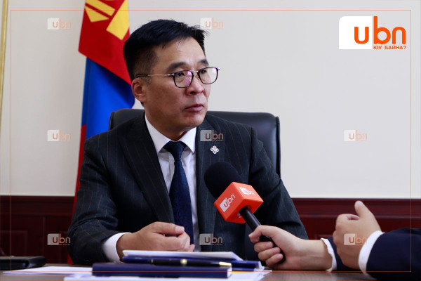 Б.Батбаатар: С.Оюун даргад “ИЗНН-аас Ерөнхийлөгчид өрсөлдөөч“ гэсэн саналыг хоёр ч удаа тавиад, эцсийн хариугаа хүлээж байна