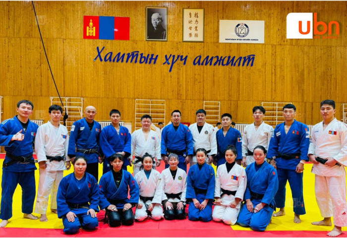 Үндэсний шигшээ багийнхан Парисыг зорилоо