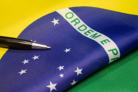 БРАЗИЛ: Цахилгаан тамхины бодлогоо эргэж харна