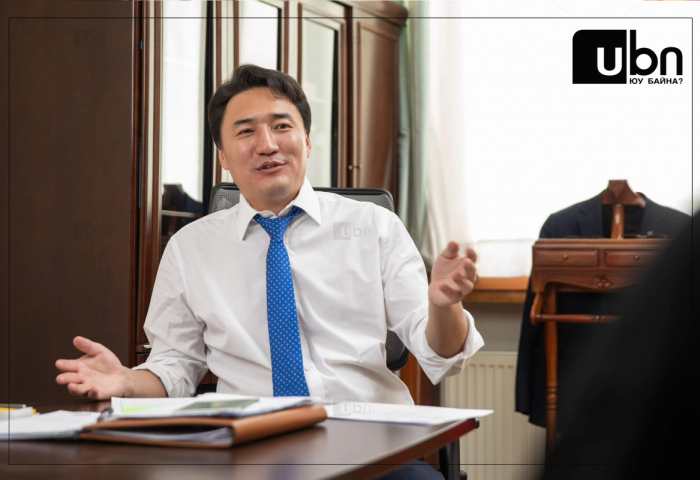 “Би сайдаар ажиллаад зургаан сар л болж байна. Муу юм хийчхээд гараад явчихъя гэсэн бодол алга“