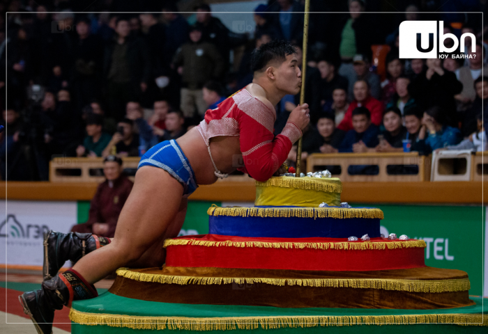 Улсын арслан Б.Орхонбаяр сар шинийн сорилго барилдаанд түрүүллээ