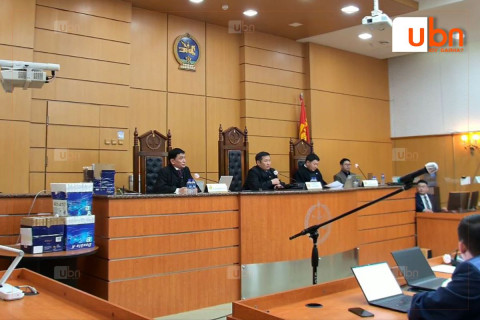 ХБ-НЫ ШҮҮХ ХУРАЛ: Хоёр өмгөөлөгчийн гаргасан шүүх хуралдааныг хойшлуулах саналыг шүүгчид зөвлөлдөхөөр түр завсарлалаа