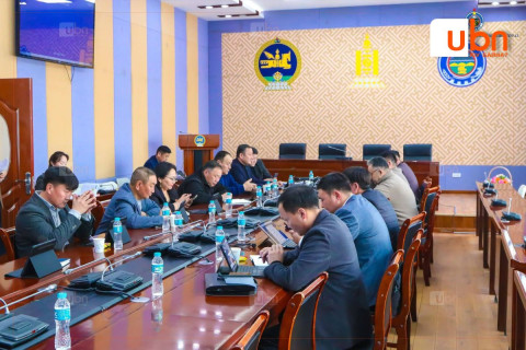 Увс аймгийн ИТХ-ын хороо хуралдаж, аймгийн Засаг даргад нэр дэвшүүлэлт тэргүүтэй маргаашийн ИТХ-д оруулах асуудлаа хэлэлцэж байна
