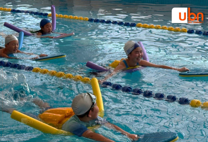 Чингэлтэй дүүрэг 1400 хүүхдийг усанд сэлж сургах хөтөлбөрт үнэ төлбөргүй хамруулжээ