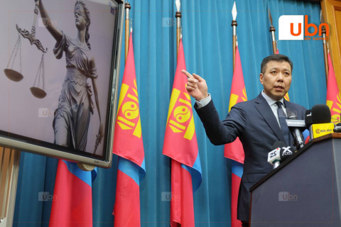 Б.ЭНХБАЯР: Хувийн компанид улсынхаа хилийг өгсөн асуудал яригдаж байна