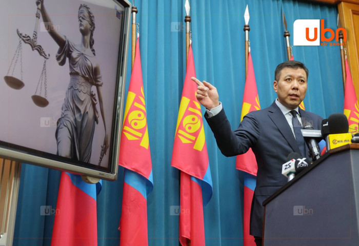 Б.ЭНХБАЯР: Хувийн компанид улсынхаа хилийг өгсөн асуудал яригдаж байна