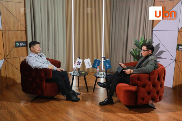 Х.Нямбаатар: Намын дарга Н.Учралтай болон Ерөнхий сайд Г.Занданшатартай ойр ойрхон уулзаж, ажлаа танилцуулан мэдээллүүдээ солилцоод явж байна