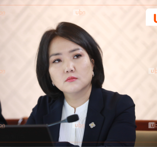 Б.Батцэцэг сайд намынхаа эмэгтэйчүүдийн холбооны Ерөнхийлөгчид Д.Үүрийнтуяаг дэмжихээ мэдэгдлээ