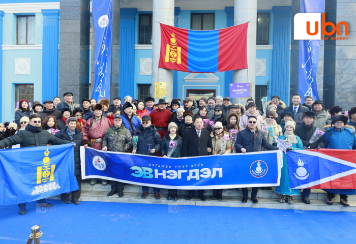 Ардчилсан намын анхдагч гишүүдэд “Ардчиллын Гэрэгэ” олголоо