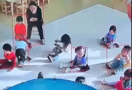 БИЧЛЭГ: Цэцэрлэгийн хоёр багш 2 настай хүүхдүүдийг зодсон нь ТОГТООГДЖЭЭ