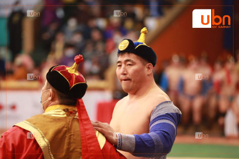 Сар шинийн барилдаанд Ц.Содномдорж, Б.Орхонбаяр, Э.Оюунболд, Э.Батмагнай нарын 256 бөх зодоглоно